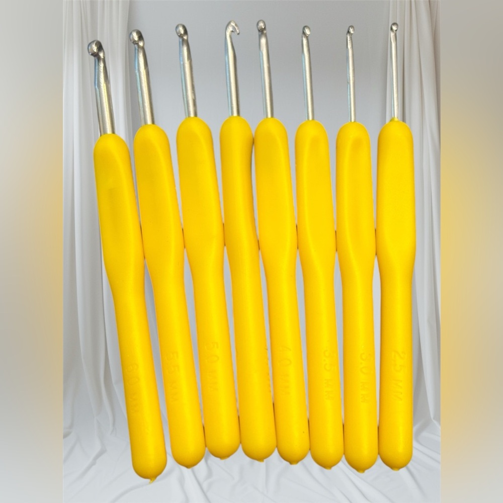 8pcs Yellow crochet hooks set
